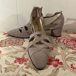 Yves Saint Laurent Senior Point Tan Cross Over Cut Tubular Heel Shoe